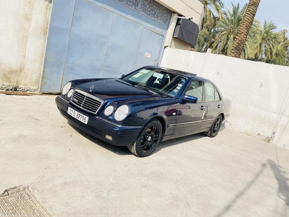 السلام وعليكم 
ام عيون مديل ٩٦كفاله من الضربه صبغ جماليه  مكينه ٣٠٠ كير تبريد صدر تخم تاير  خير من الله 
غرفه جديده سلايت    تليفون ثلاجه  زراك لايت السياره معمره تعمير مرتب جاهزه مابيه اي نقص وبسمنه تحويل ثاني يوم  السعر 68 وبيه مجال قليل مكاني بغداد الستفسار ***********
