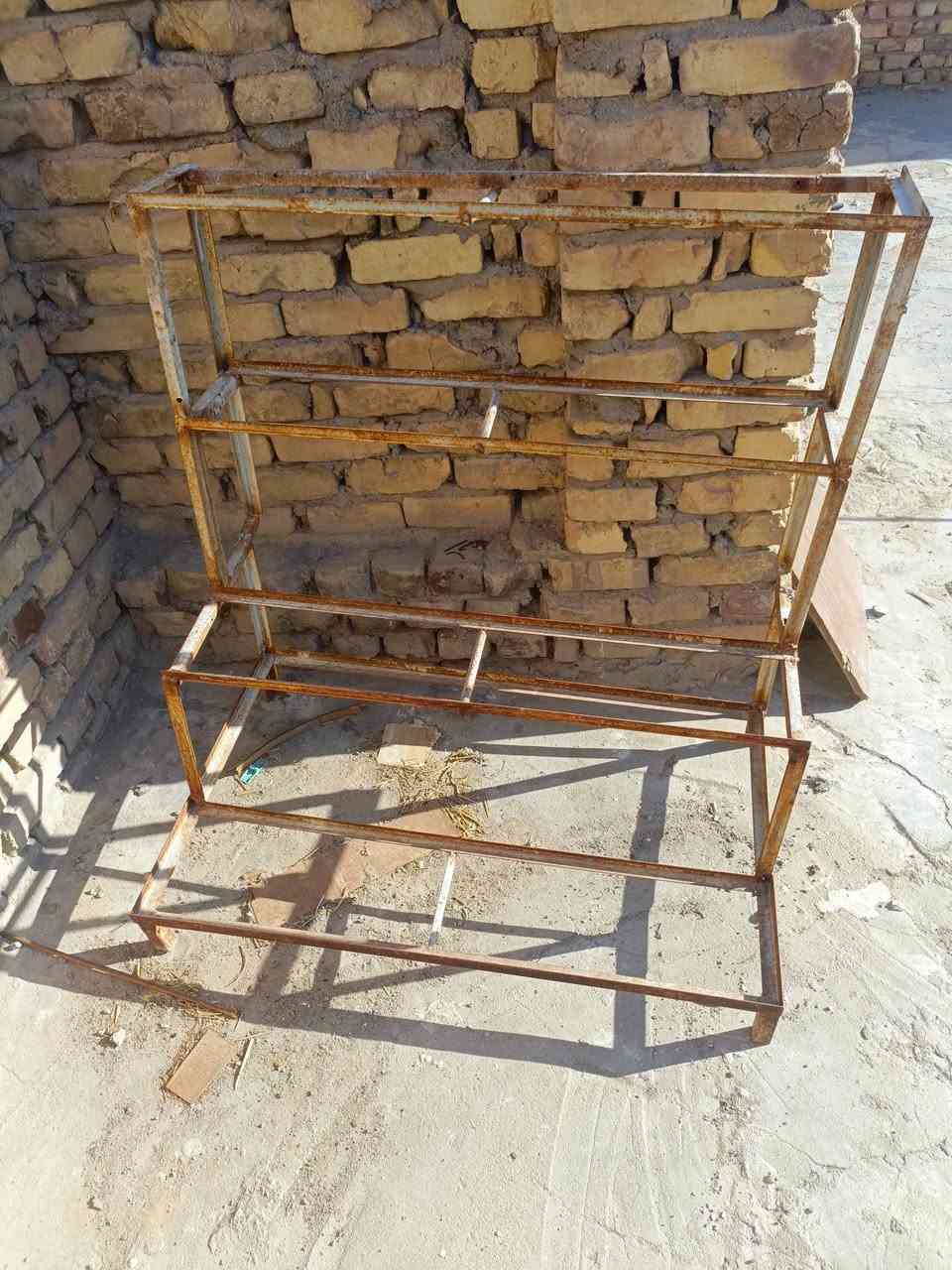 سماعات عدد 3 وميز عدد 3 للبيع سماعه سعر الوحده 45 الف عوزهن تصليح بسيط الميز سعر الواحد 25 الف اتصال ***********
