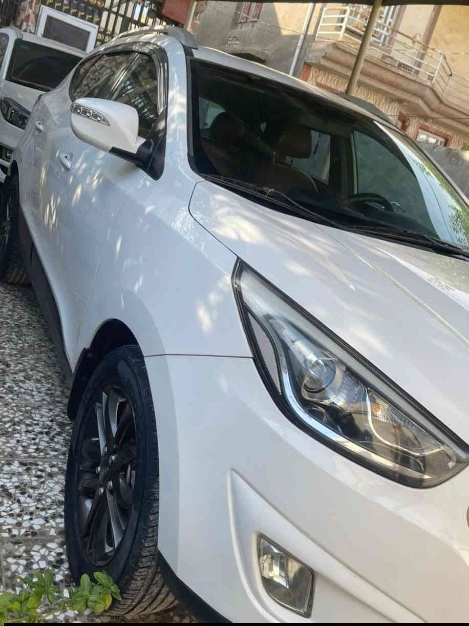 توسان خليجي 2015. سياره نظيفه وجاهزه رقم بغداد سياره مامتعوبه استخدام شخصي مكينه حجم 2000 دوش كير تبريد كفاله السياره ناعمه وبيها تراي زيرو السعر 140  بيها مجال صدر خلفي أمامي جديد ***********. ادامه كامله دواخل بلاديه داخل السياره بعده بريحه الشركه تخم تاير جديد بطاريه جديده السياره جاهزه من كل النواحي بيها رش البنيد وشويه جاملغ وبيها الهلال الخلفي وشويه الباب مكاني بغداد
