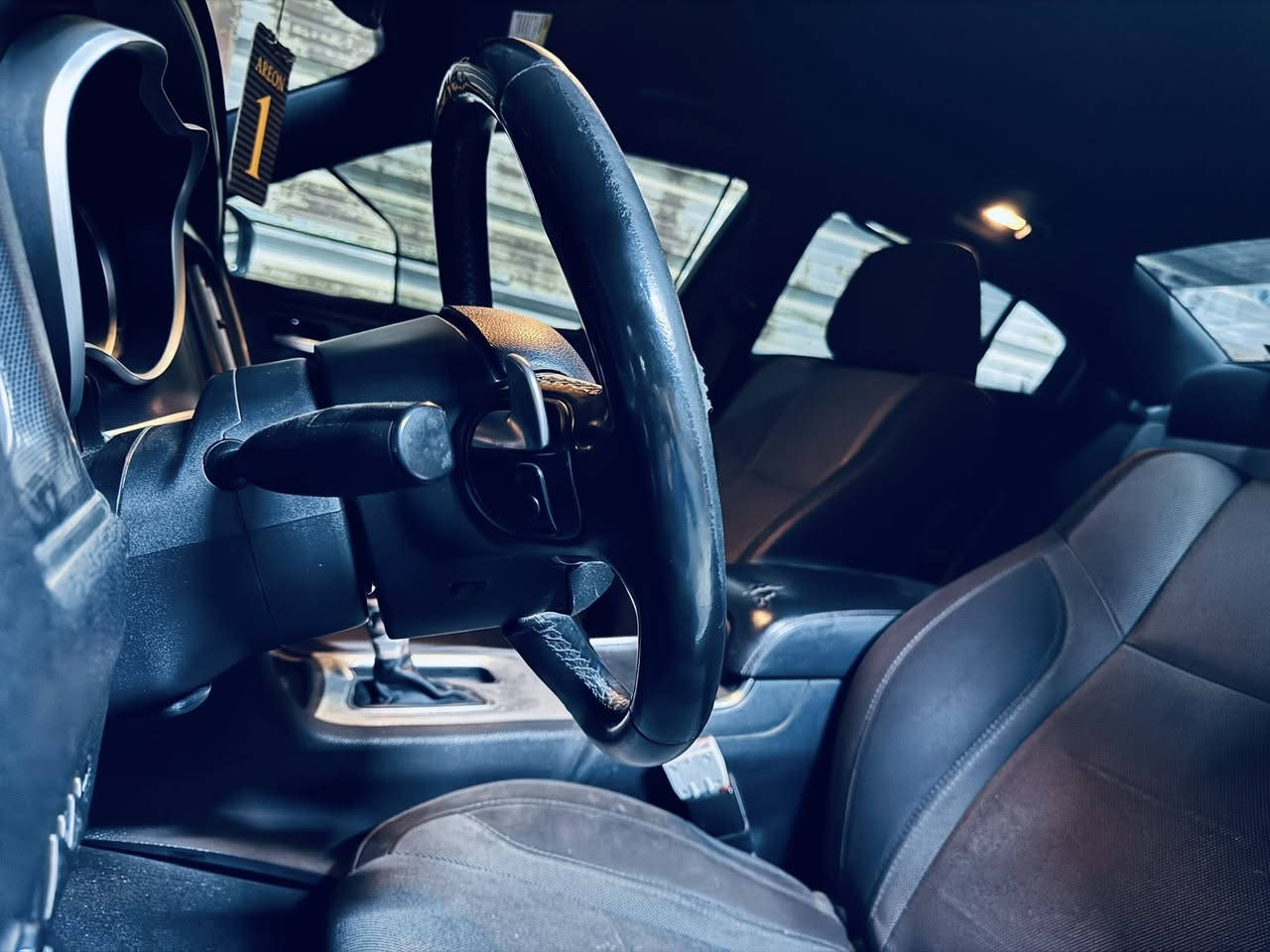 السلام عليكم
للبيع او للمراس سياره عالي او  ناصي 
جارجر موديل 16 محرك هيمي5700 لون ابيض رقم بصره 
حادث امريكا فقط جاملق وبنيد تبديل. وباقي السياره بدون حادث ولا صبغ 
شاشه جبيره 
شفتات ستيرن 
كشن حظن 
ويل نجمه 
باتري جديد 
منظومه تبريد ومنظومه ماي جديده 
برمجه وفتح سرعه يم رسلي ماشيه ٩٠ ميل 
الي تعجبه السياره مااقصر وياه   الي ما عنده رصيد فقط يرمشلي وانه اتصل بي 
السعر 170 هاتف ***********
متوفر واتس والي تعجبه مااقصر وياه
