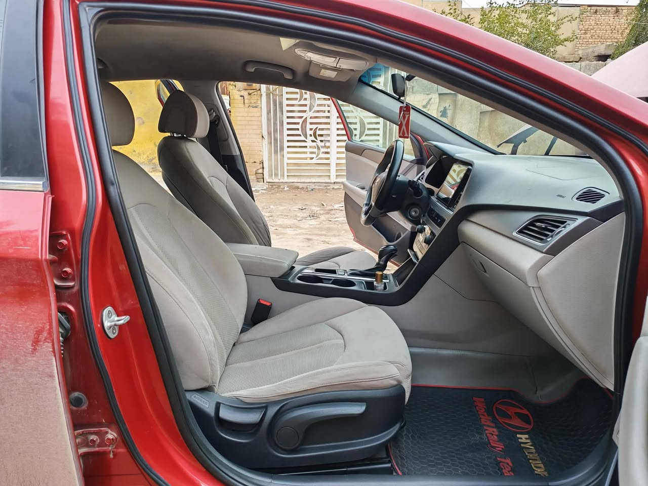 سلام عليكم سوناتا وارد مريكي 2017
سياره جاهزه من مكينه وكير وحداديه ضررها فقط بنيد وباب اب  امريكه وجاملغات رش كلير اثر شخوط بدون حادث  سونار وصور الحادث داخل المنشور   منضومه غاز جدبده  سياره ليبل واحد رقم شمالي تحويل باي وقت سياره بسمنه  

السعر 110 ورقه مراوس ترهم    

المكان بغداد التاجي والعطيفيه  الاتصال ***********
