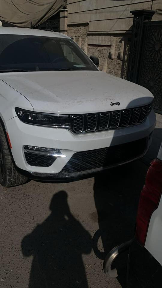 السلام عليكم مرخصت الادمن المحترم جيب كراند شريوكي موديل ً23 حادثه كما موضح بلصوره السعر 265 بدون رقم ترهم مراًوس حسب القناعه 
رادار امامي 
رادار خلفي 
حساسات 
تبريد 4 قطع 
شاشه 
اوتو ستوب 
توقف ذاتي 
قياده ذاتي 
تدفئه تبريد كشنات 
دركه دتفئه 
نظام eco
اوتو ستوب 
شفتات
5 راكب 
مري رادار + هيتر
السياره بيه صبغ جاملغين فقط تعديل بلشاصي 
موجوده الان بغداد بالبلديات 
***********
