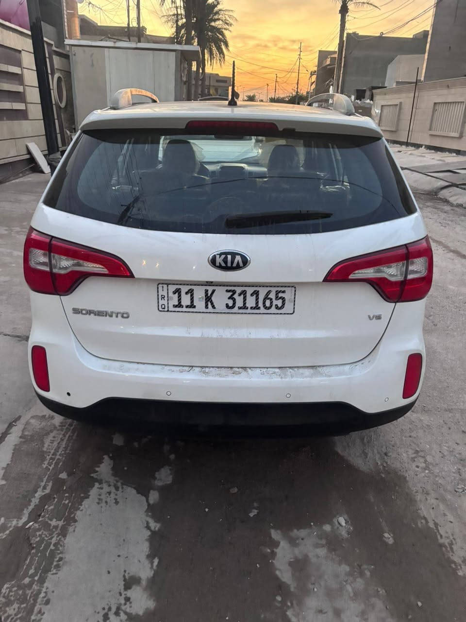 السلام عليكم
سورنتو 2015 للبيع 
سياره نظيفه جداً 
ماشيه 59 الف 
فول مواصفات 1/1 كويتي 
كراسي كهربائية تدفئه تبريد 
مكاني البلديات ***********
السعر 210
