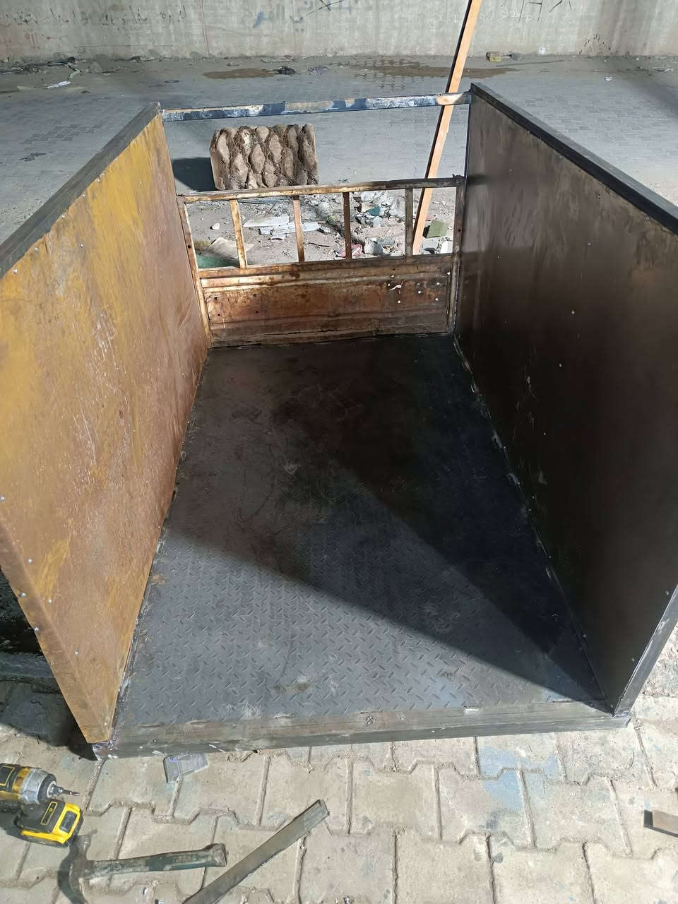 ترتيب جميع الستوتات التعبانه عنوان خلف ملعب النجف الدولي
***********

تربيل البدي ول شاصي 

صبغ شاصي ول بدي 

لحيم الشاصي الخايس ول مفطور
