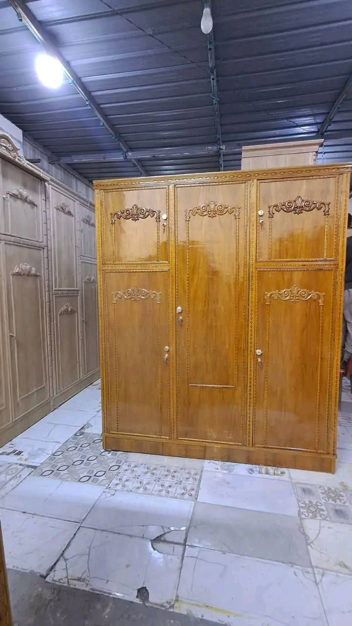 السلام عليكم انه صباغ واشد غرف واصلح غرف بيبان واهذ شغلي واهذ رقمي *********** ابوحسن حت اذغرفه مصبوغ صاج نصبغ ابيض حراري وعدنه سيارة تنقل الغراض من بيت البيت وشد غراف وفتح انه خادم
