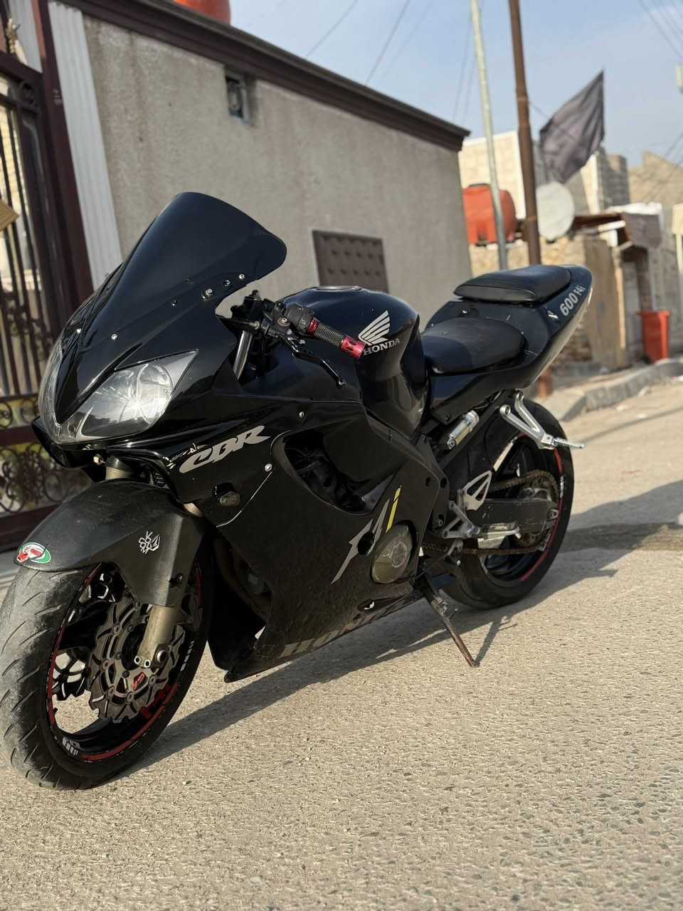 سلام عليكم افوراي للبيع مكينه 600 دراجه مكفوله ونضيفه جيب فيتر وتعال افحص الدراجه مكانه كربلاء حي العامل سعر 29 وبيه مجال رقم ***********
