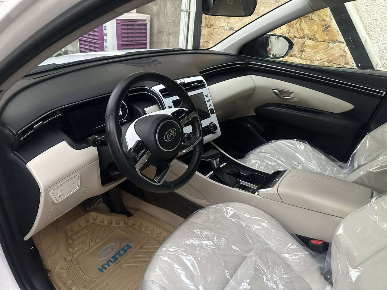 السلام عليكم توسان موديل ٢٤ ماشية ٤١ مكفولة من البارد والصبغ بيه رصعتين كلش صغار ممبينات  السعر  قفل قفل 215 عنواني بغداد الكرخ شارع الربيع قرب محكمة حي العدل 
***********
