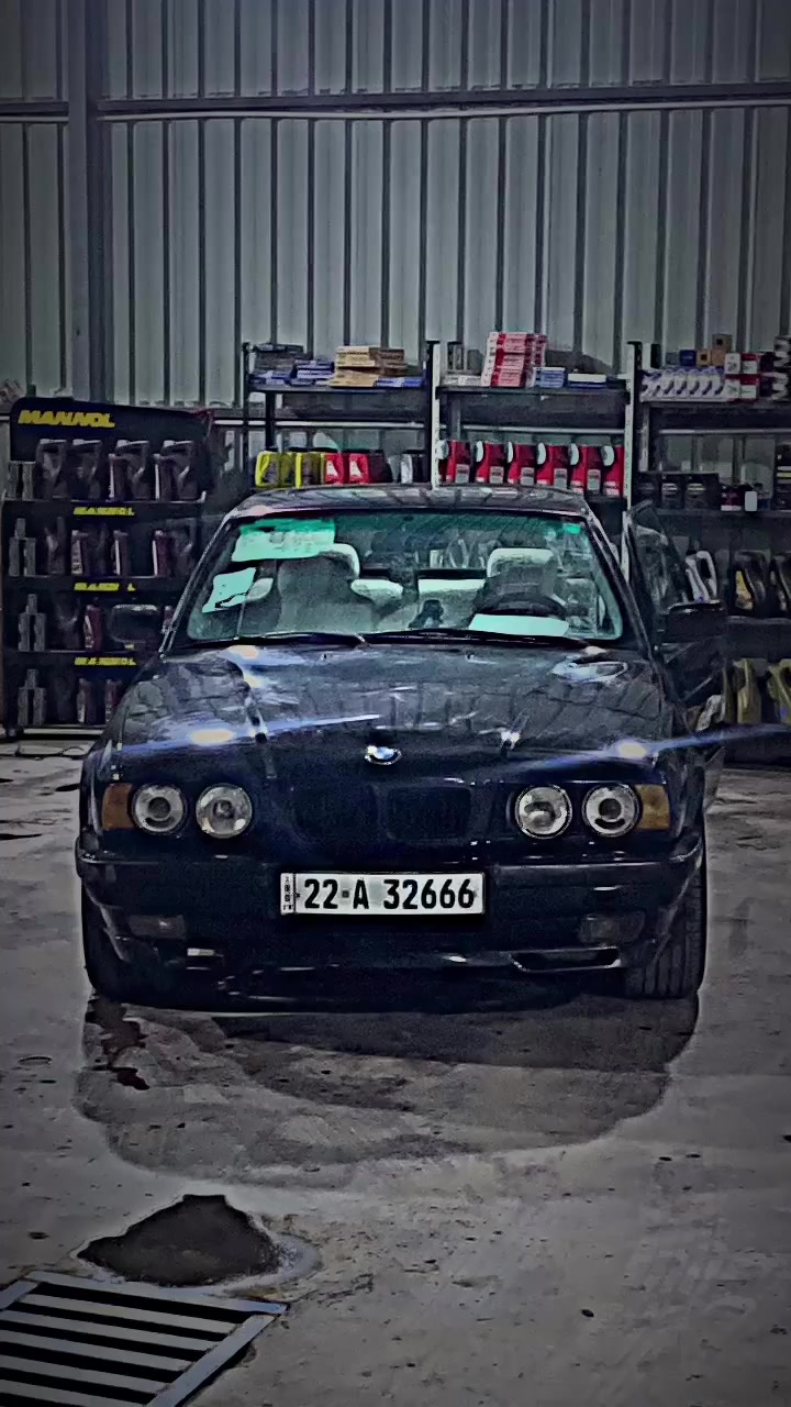 سلام عليكم بي ام  525 اصل موديل 1992 سياره شوفت عينك نقص برغي مابيه 
جام كهرباء
سنتر لوك 
فتحه 
مكينه كصه عدله بلاد 
ملاحظه الويل خليه بلاد 
***********
