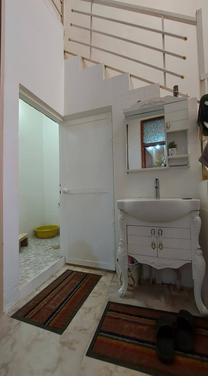 للبيع ...للبيع دار مساحة ١٠٠ متر مربعه ١٠ *١٠ طابقين طابو زراعي سند ٢٥ بعقوبة /قريب السوك الاتصال على الرقم *********** او واتساب

