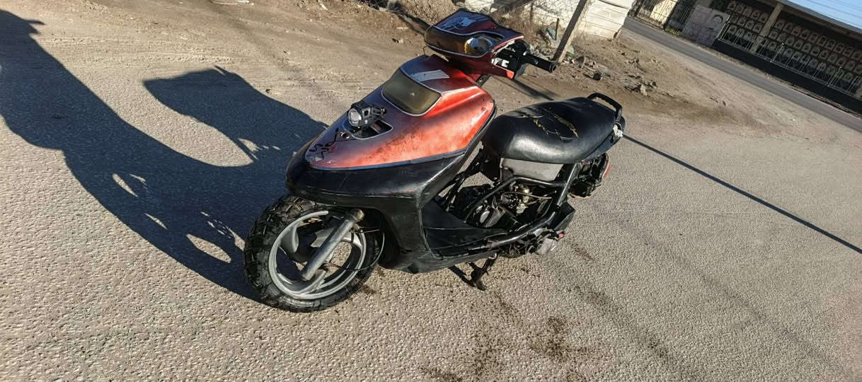 السلام عليكم دراجه فضائي دراجه نضيفه . كهربائيات شغاله هورن شغال بس كابريتر تعبان وين ميعجبك امشي كفراته. صفحه وحده وثاني مكسور وشامره سعره 200وبيه مجال حك الجيه سرعه 140.
*********** 
متواجد واتساب وعل خط
