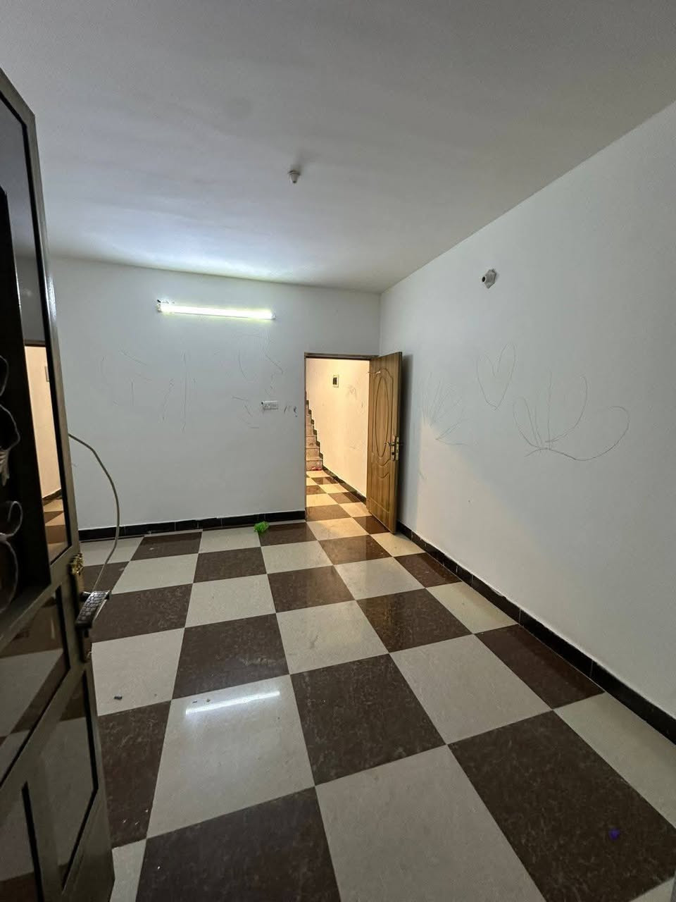 للايجار في السيدية
مشتمل طابق اول مساحة 150م
يحتوي على غرفتين وصالة ومطبخ وصحيات 
الموقع السيدية مربع تبوك 
سعر الايجار 650
للاستفسار مراسلة الصفحة 
او الاتصال على الارقام التاليه 
***********
