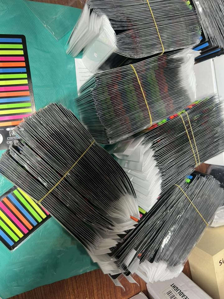 لاصق تأشير 
كل قطعة ٣٠٠ لاصق 
متوفر ٣٠٠ قطعة
الي تفيده يخلي سعره


**إذا كنت صاحب هذا الإعلان وتريد حذفه لأي سبب، رجاءا أرسل رسالة إلى الدعم الفني**