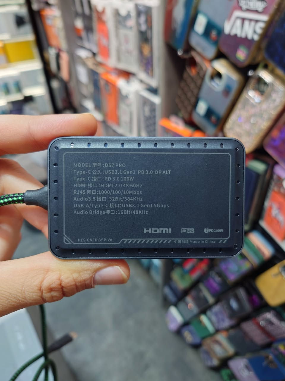 ئەداپتەری ئۆرجیناڵی پیڤا، تایبەت بە یاری

تایبەتمەندی:

خاوەنی حەوت دەرچەیە

دەرچەی HDMI: گواستنەوەی شاشە بە ڕوونی 4K 60HZ

دەرچەی Ethernet: پشتگیری خێرایی 1000Mbps دەکات

دەرچەی USB A: بۆ پەیوەست کردنی ئەو مۆبایلانەی پشتگیری لەم دەرچەیە دەکەن

دەرچەی 100W PD: پشتگیری بارگاویکردنەوە دەکات بە خێرایی سەد وات

دوو دەرچەیType C: بۆ پەیوەست کردنی بیستۆک و بارگاوی کردنەوە

دەرچەی USB Audio Bridge: تایبەت بە ئەو کەسانەی لایڤ ستریم دەکەنەوە یان ئەوانەی پڕۆفیشناڵن لە بواری دەنگی

پشتگیری ساوند کاردی 32Bit: دەنگێکی بێ خەوش و ڕوون بەردەست دەکات بە هۆکاری چیپی 32-bit/384KHz

ئەم ئەداپتەرە تایبەتە بەو کەسانەی خاوەن مۆبایل یان ئایپادی تایپ سین، بە دیاری کراوی ئەو کەسانەی یاری پەبجی و کۆڵ ئۆف دوتی هتد.. یان لایڤ ستریم دەکەن

نرخی ٥٥ هەزار، گەیاندن بەردەستە السليمانية, العراق


**إذا كنت صاحب هذا الإعلان وتريد حذفه لأي سبب، رجاءا أرسل رسالة إلى الدعم الفني**