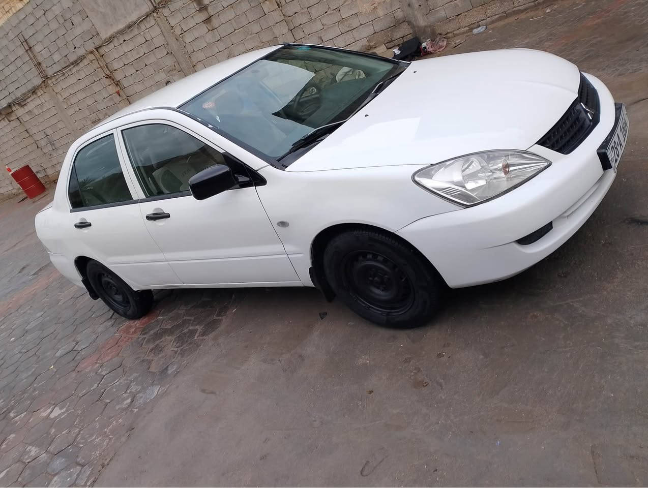 للبيع ‭0775 425 4590‬ لانسر موديل 2006 اوتوماتيك رقم دولي سنوية وهزة جديده سعره 63 محرك وكير جدآ نضيف حدادية تبريد مظبوطه تخم تاير جديد سياره مرشوشة للجمالية مابيه لاضربة ولادواخل جاهزة من كلشي مكانه كربلاء كربلاء, العراق
