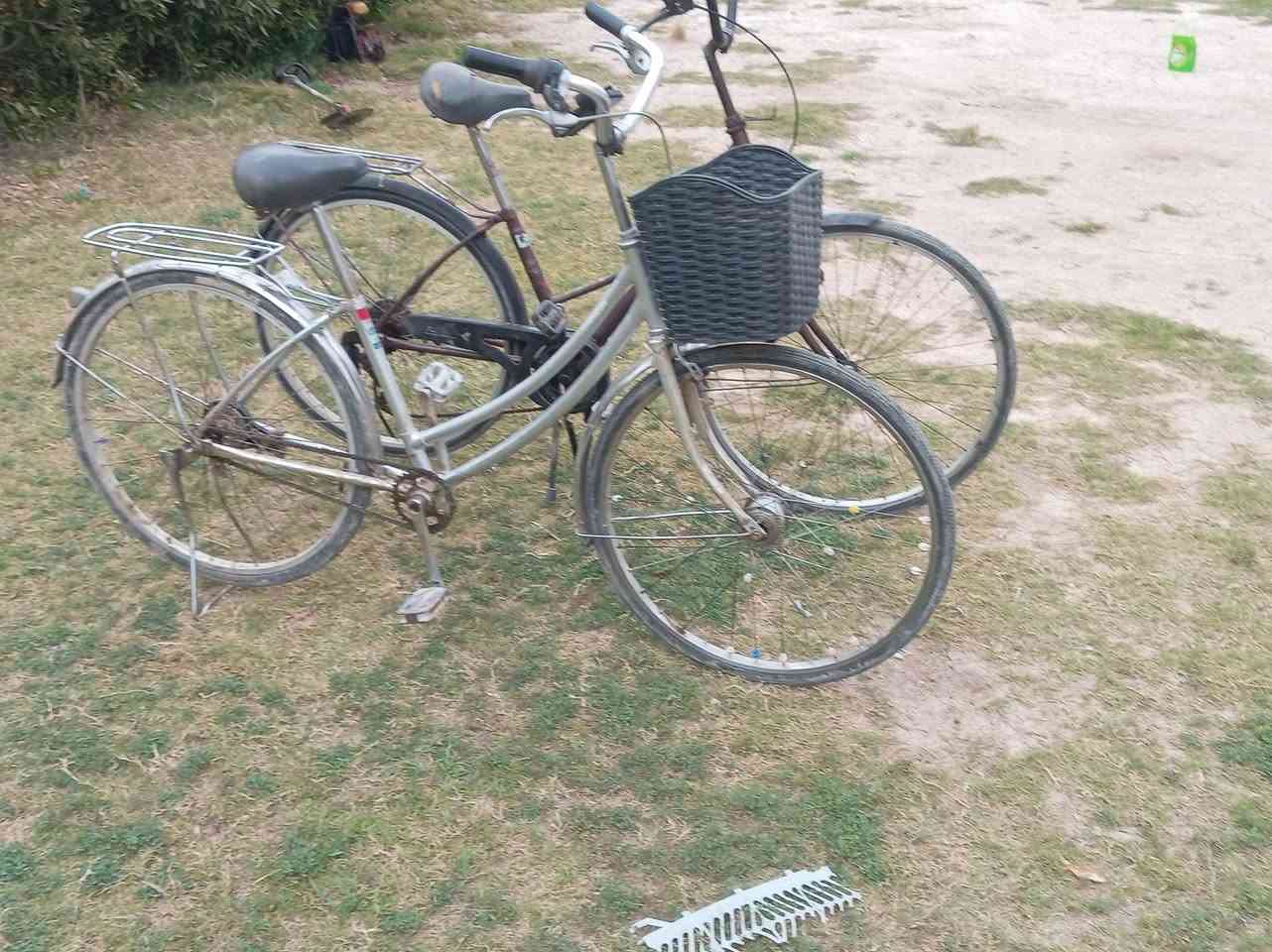 ألسلام عليكم بايسكلات البيع حجم ٢٦ مكان الصويره على طريق المطار الرقم ***********
