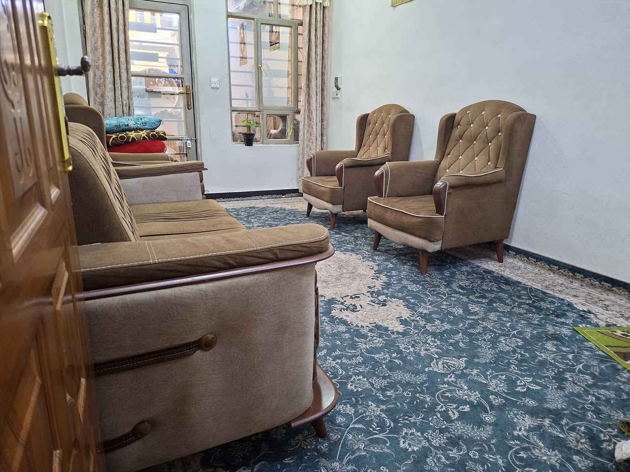 تخم 6 مقاعد
جديد جدا 
بغداد الشعب
***********
السعر 325 الف
