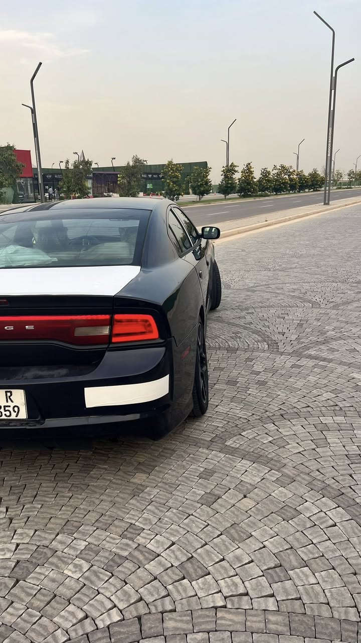 السلام عليكم جارجر موديل ٢٠١١  لون حبري غامق  محرك٣٦٠٠ جديد  سياره بيهة جاملغ امامي امبدل والجاملغ الخلفي صبغته اثر جراد سونار موجود ويه الصور السياره استخدام شخصي كير محرك شواصي لغود كله كفاله تبريد خير من الله داخل كريمي سياره استخدام شخصي لا مشتغله خط ولا شي سنويه باسمي هزه جديده مكانها بغداد مجمع البدور السكني 
السعر ب ١٣٠ وبيها مجال بسيط للشراي 
***********
