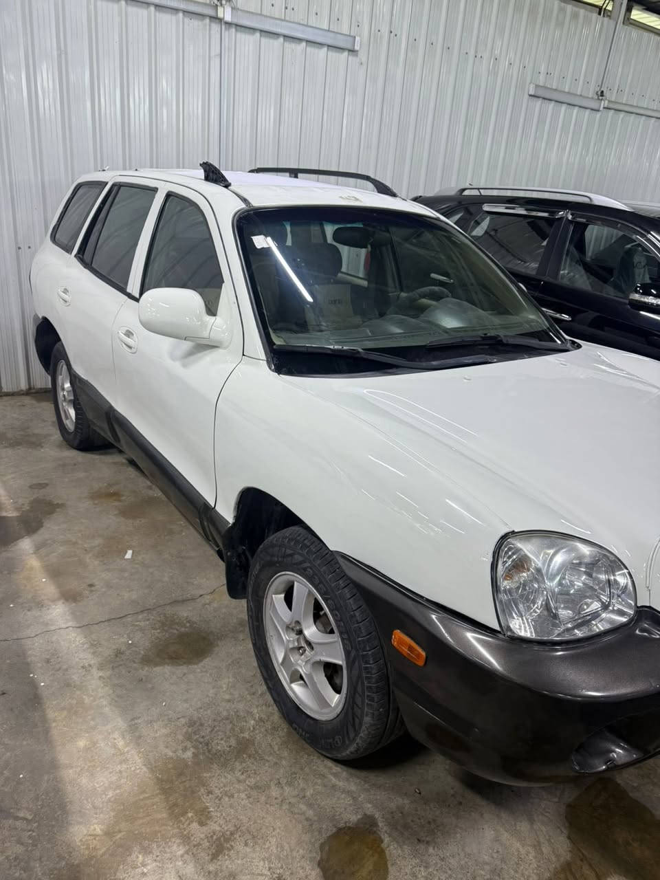 السلام عليكم سنتافيه 2004 سته سلندر رقم بغداد السياره   المكان بغداد مصبوغه عام للجماليه. السعر 75وبيها مجال ***********.
