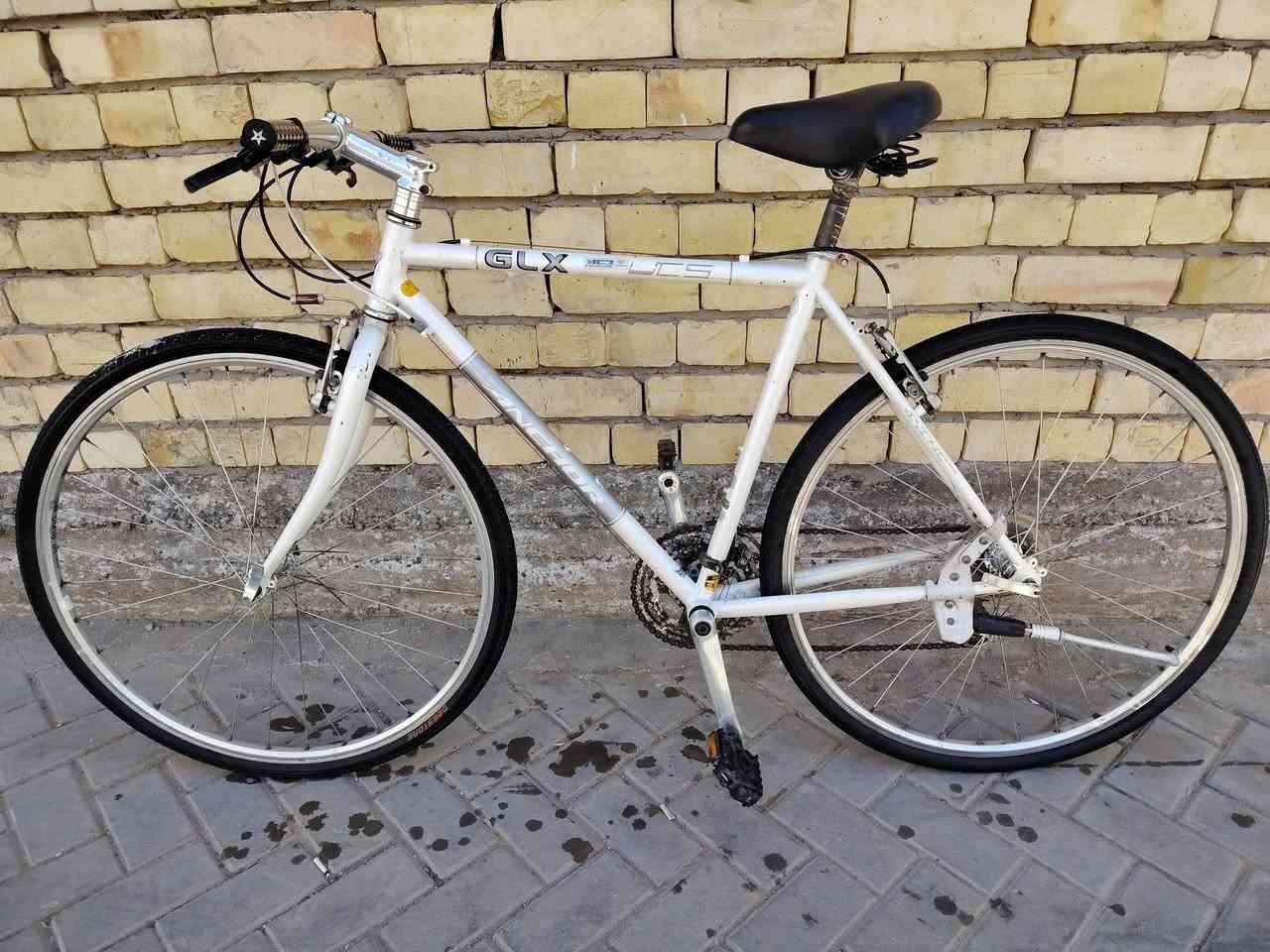 انكَور صناعة يابانية ماركة عالمية  معدن حديد مخفف حجم الاطار 700x35 سستم شيمانو سحب دفع 3x8 ستير وركبة ختم واحد ويا الفريم ماركة أنكور دراجة وضع حاوية كاملة من أي نقص السعر ١٠٠ ألف مكاني بغداد مدينة الصدر يوجد توصيل مكاني ***********
