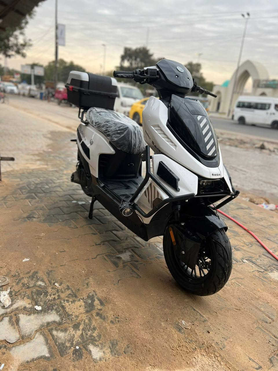 سلام عليكم شباب دراجه شحن اللبيع استخدام يوم واحد
فقط دراجه بعدها  زيرو زيرو بحالت وكاله الله شاهد   زيرو نوعها تيسلا القرش لليثيوم بطاريه مالتها  شركه الصقر  مواصفات بيها كلش قويه وتخبل. ؟! وصل المعرض موجود. 

المواصفات 👍
الموديل 2025
البطاريه ليثيوم فوسفات الحديد 30 أمبير 72ف
التحويلات 1.2.3 
تمشيك بل شحنه وحده 80كيلو وكثر 
ملفها 2000 سبورت يجي 
السرعه 90
نضام رجوع الخلف 
نضام  abs 
نضام  USB
نضام رجوع الخلف R
لدات سبورت  تجي كامله 
مدرعه بل كامل 
 لدات جانبيه 
اشاير رباعيه 
تشغيل عن بعد 
جهاز انذار السرقه 
قفل ستيرن 
شاشه تاب تعرض الك كل عطل ان وجد 
خوذه اصليه مال شركه وياها
بيها بلتوث بل شاشه 
شلعه معدل فول 

اي استفسار اتصال

***********

مكاني بغداد
