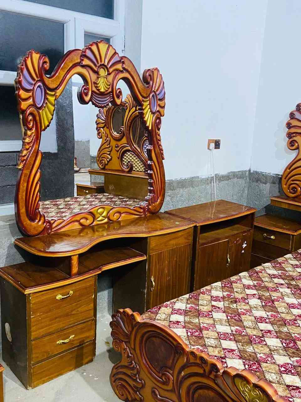 للبيع غرفة نوم توج 5 قطع خشب صاج عراقي حطاطه نضيفه فول مستخدم سعرها 775 وبي مجال عنوان الرمانه البعبيد 
 ***********
