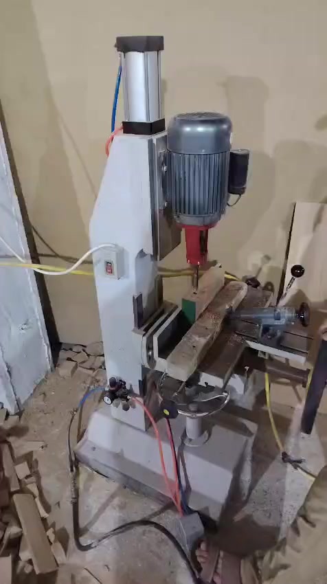 ماكنه تثقيب مربع  تحكم هوائي مع 16بريمه كافه الاحجام ***********
