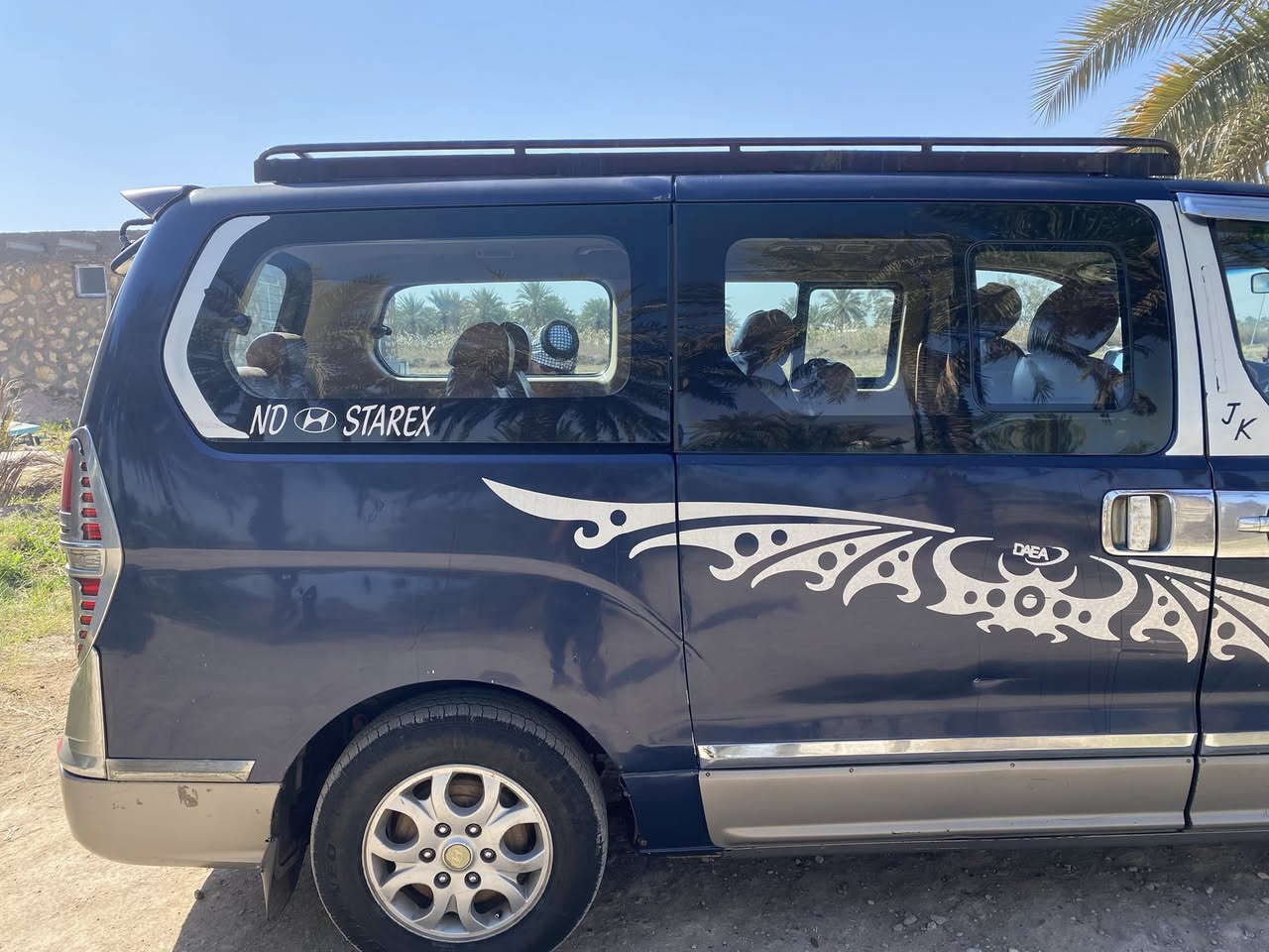 ستاركس للبيع مديل2009مفتوح السياره جاهزه من كلشي تخم تاير حداديه السياره بيه شبر بل جاملغ الخلفي عكس السايق بي صبغ والجاملغ جهه السايق مصبوغ السياره نص فول مري شفط محرك نضيف مداور ثاني يوم السياره ضالمته الصوره احله من هيج كير محرك كلهن شرط السياره جاهزه من كلشي شغل واطلع السعر125وبيه مجال رقم صاحب السياره***********
