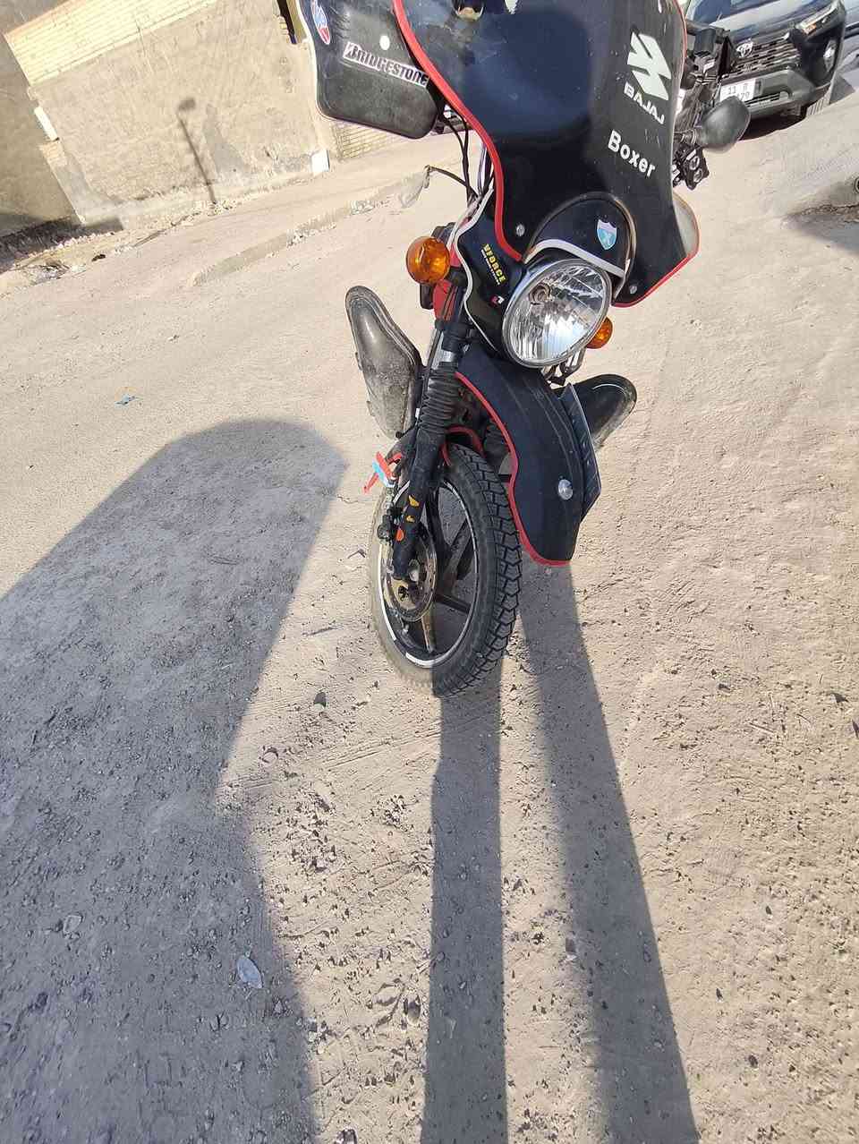 سلام عليكم 
دراجه بوكسر للبيع
رقم انكليزي
محرك كفاله
موديل 23
مكاني محموديه
 السعر 2500 وبي مجال 
تواصل بس واتساب 
***********
