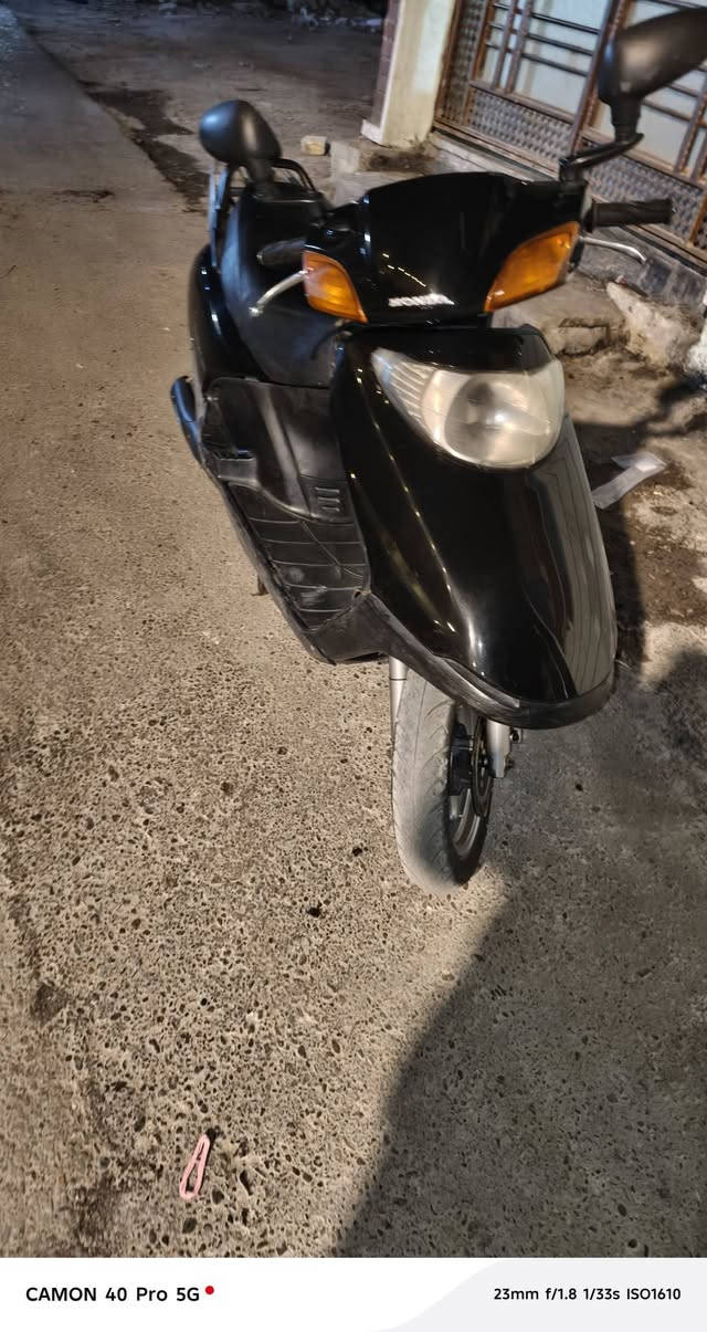 سلام عليكم دراجه سبيسي ياباني دراجه نضيفه لا تبخير لا تنقيص كهربائيات كله شغال كلجات جديده نكره سلف مستعجل عله بعيتها مكاني بغداد حي البساتين السعر 400 وبيها مجال   رقم ***********
