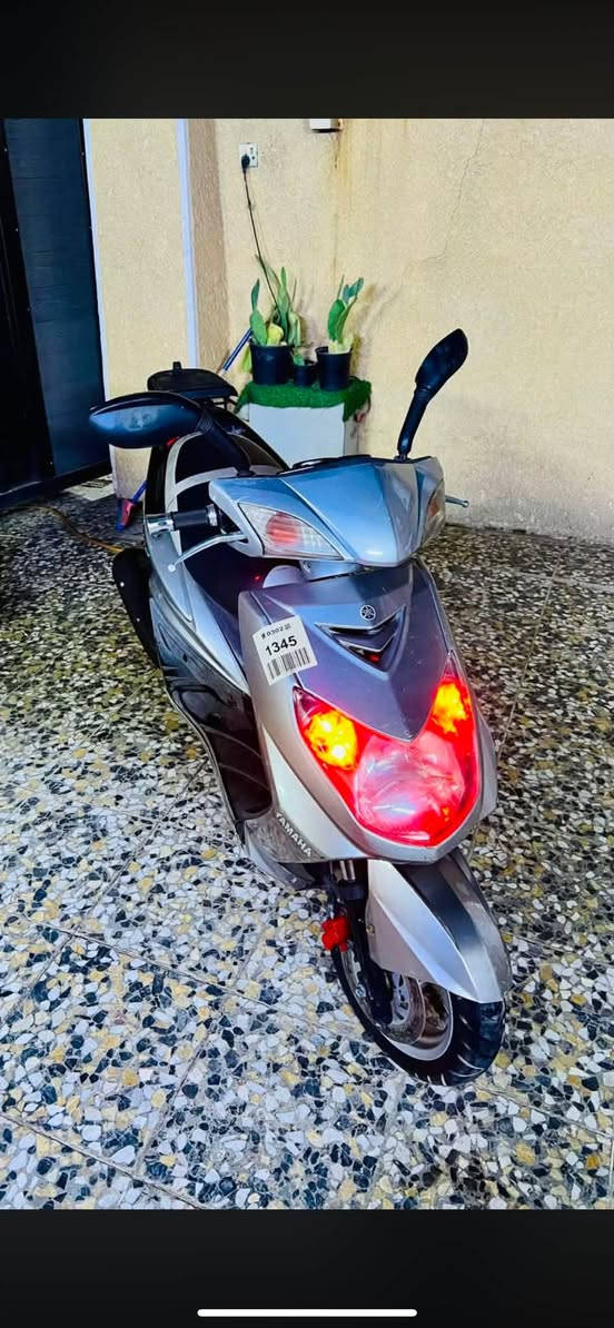 سكنس للبيع ياباني مكينه مكفوله
بس عندك كفر بي شخط خفيف السعر ٨٠٠ وبيه مجال بصيط 
هاذه راقمي***********  و ماسنجر موجود  مكاني بغداد
