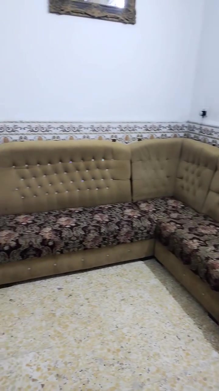 السلام عليكم من رخصت صاحب الكروب المحترم ديوان بيع ٣٠٠ وبي مجال الحسينية خلف مرطبات عذراء شارع سيد حطاب   رقمي ***********
