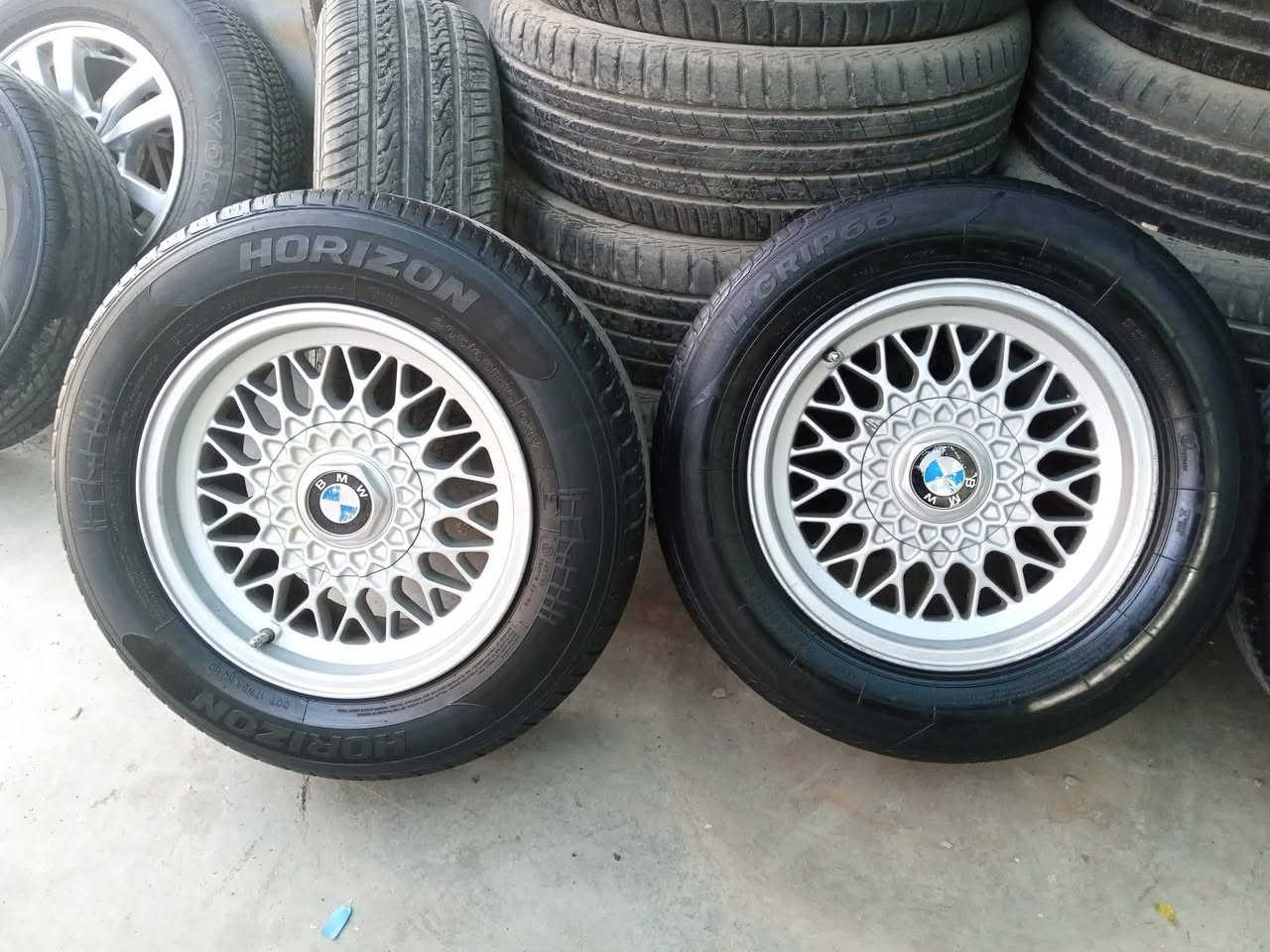 خوار هەموو بازار 200$دۆلار
تاقم تایە و ویلی حەسیر 15 بەشەرتی خوار هەموو بازار 
بۆ گۆرینەوە لە سلێمانیم 
***********
***********
