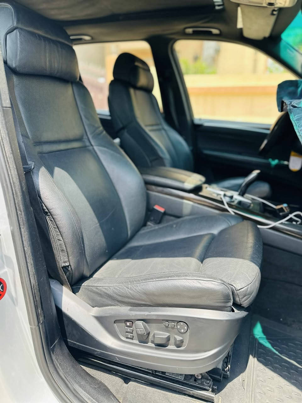 السلام عليكم بي ام اكس فايف
للبيع 2009 سياره جاهزه مابيها اي نقص مكينه 8وكير وحداديه كله جاهز وتخم تاير هزه وسنويه جديد
سياره باسمي 
السعر 130وبيها مجال
***********
سياره متواجد ميسان
