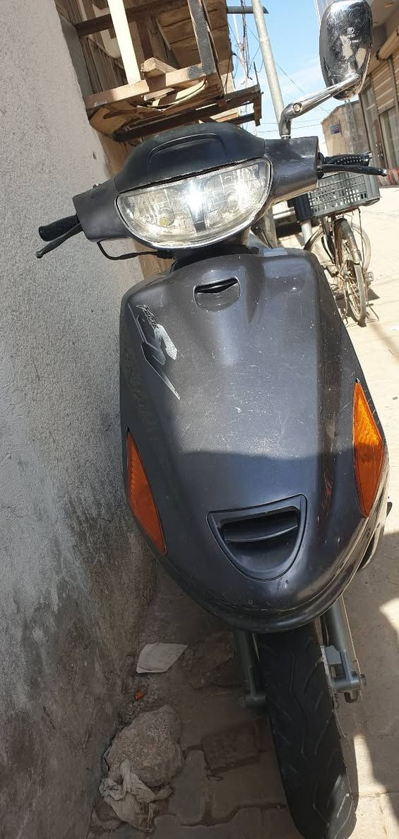 سلام عليكم دراجه فراشه للبيع  كفاله عامه كلشي مابيها محرك مامفتوح  تايرات جدد كهربائيات كلها شغاله  سعر575بيها مجال مكاني نجف مشخاب رقم التليفون ***********
