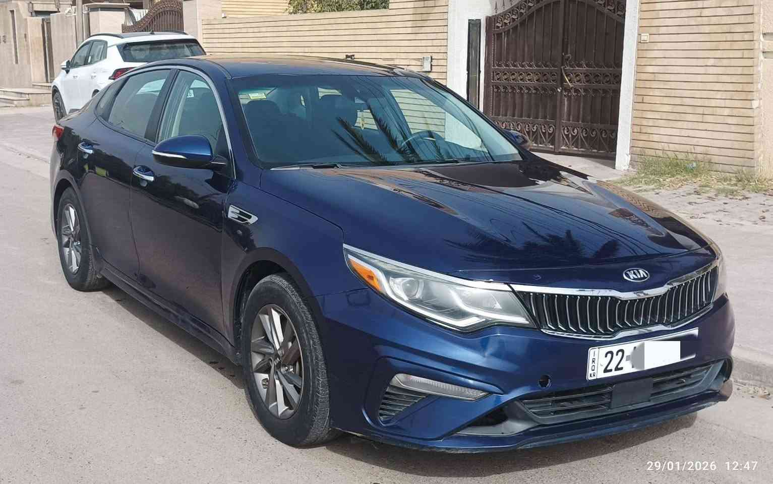 السلام عليكم
اوبتما 2020 وارد امريكي fe

محرك 2400 GDI شركة ممفتوح

تدفئة تبريد ثلج لايت LED 

شاشة كبيرة بلادية + كاميرا + رادار تحديد مسار + توقف ذاتي + مود درايفر وباقي المواصفات المعروفة 

رقم اربيل باسمي شرط التحويل

الهزة والسنوية غير منتهية

صور الحادث مرفق

المكان بغداد اثناء الدوام الجادرية

بعد الدوام الدورة

السعر  135 $
غير متواجد على الفيس نهائيا

للاتصال موبايل   *********** 

متوفر واتساب
