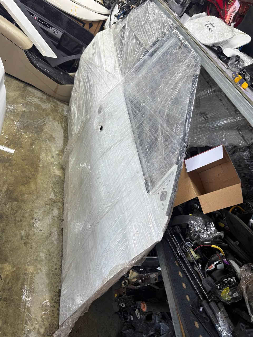 السلام عليكم زبائننا الكرام 
يعلن عالم الكوري عن وصول حاويه لجميع قطع الغيار للسيارات الكوريه للموديلات  2021 2020و2022و 2023و ٢٠٢٤ و ٢٠٢٥ بالاضافه الى توفر كيا سيلتوس بجميع موديلاتها 
للتواصل و الاستفسار الاتصال على الارقام التاليه :
***********
***********
متواجدين على الواتساب على مدار ٢٤ ساعه Colombo, Sri Lanka
