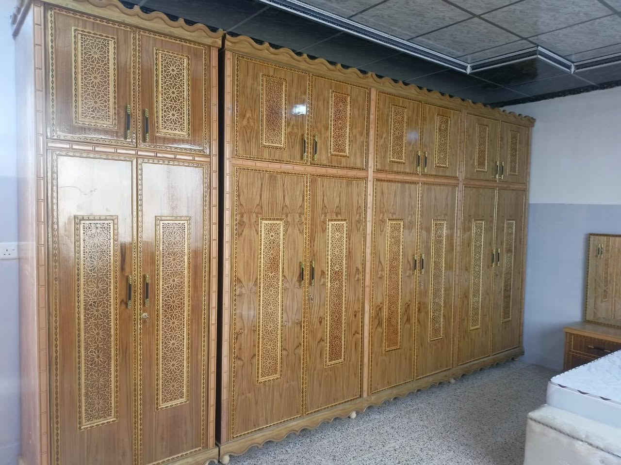 #قسط_غرفتك_براحتك
✔️ ويانا مدة التقسيط سنة و نص بدون مقدمة
✔️ لحاملي ماستر كارد الرافدين من الموظفين و المنتسبين و المتقاعدين وحتى الوريث مشمول عدنا
✔️ يوجد فصال حسب الطلب
✔️ يمكنكم استبدال غرفكم القديمة بغرفة جديدة وتقسيط الفرق
✔️ غرف نوم باحدث الموديلات من خشب الصاج
📌العنوان : الموصل / الجانب الأيمن / الصناعة القديمة / اليابسات 
📱اسياسيل : *********** (يوجد واتساب)
📱 كورك : ***********(يوجد واتساب)
