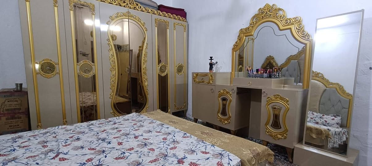 غرفه للبيع سعر ٦٥٠ بيها مجال.. واتساب  ***********

