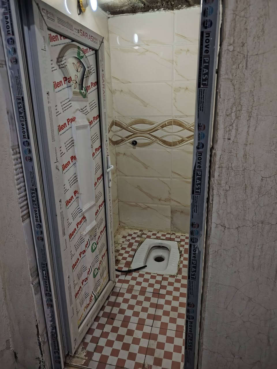 يالله سلام عليكم دار للبيع بغداد المدائن خلف مرقد سلمان المحمدي طابو ملك صرف سكني مساحه ١٥٠ متر طابقين الطابق الأول يتكون من غرفة نوم وصاله استقبال وهول كندور كراج سياره حديقه صغيره صحيات داخلية خارجيه الطابق الثاني غرفتين نوم وصاله بيتونه مع صحيات بناء طابوك السعر ١٣٥ وبي مجال للاستفسار الاتصال على الارقام *********** أو *********** وات ساب
