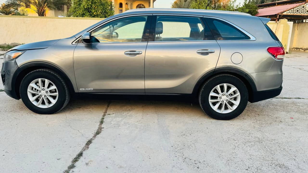 كيا سورنتو موديل 2017 وارد امريكي
6 سلندر
رقم اربيل 
ماشيه 200 الف 
مواصفات نص فول
كشنات هيتر
اشاير بالمري
تحكم ستيرن
رادار جانبي
شاشه كار بلي
لايتات زنون
3 قطع تبريد
محرك وتبريد بشرط
السيارة بيها 3 قطع صبغ وباقي شخوط
تحتاج صيانه للگير  العنوان صلاح الدين الضلوعيه ***********
