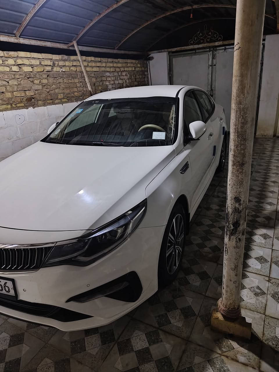 السلام عليكم كيا اوبتيما موديل 20كفالة عامه رقم بغداد انكليزي محرك 2400سياره جديده معه الكلمه مكان ديوانيه سياره اخت الزيرو***********
