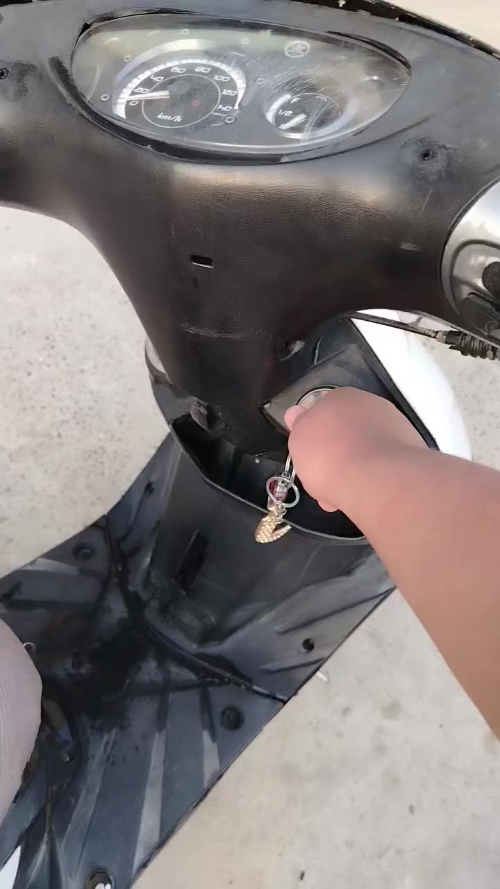 سلام عليكم دراجه نوع ماكس ثعلب 140 الدراجه مثل ماتشوفون خير من الله كل نقص مابيهه كفراتها اصليه ختم واحد كامله من كلشي محركهه ناعم كلش بيهه تزويد بيهه خرز رياضي وبيهه صره مال دهن رياضي الدراجه كامله مكمله من كلشي وبيهه MP3 همين شلعه ومعدل تشك الكاع سعر 450 وبيهه مجال


**إذا كنت صاحب هذا الإعلان وتريد حذفه لأي سبب، رجاءا أرسل رسالة إلى الدعم الفني**