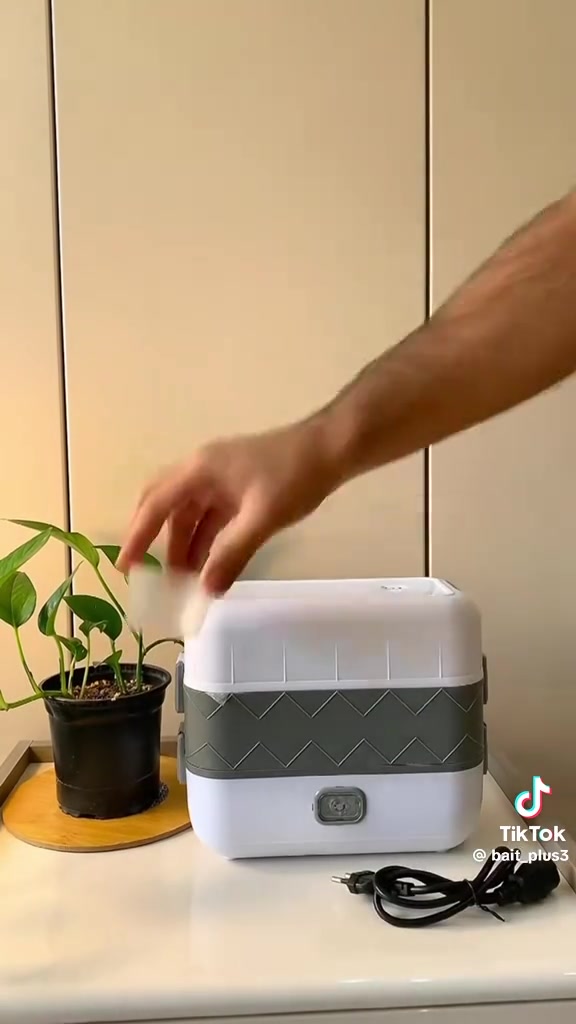 لانج بوكس كهربائي 🤩🔥
*يحتوي على 4 كاسات ستيل من الداخل   (سعتها 2L) يعني ينطيك مساحة كلش جبيرة 
* تكدر تستخدم كاستين او 4 حسب احتياجك
* يشتغل على الكهرباء لغرض تحمية الطعام الي بداخلة ويجي ويا كيبل بداخل الكاسات وقفلين احتياط 
*تكدرون تستخدمو بطريقة الهيتر او التبخير 
-يجي ويا كتلوك لتعليم الاستخدام كامل💯
-السعر 17 الف فقط ✅
والتوصيل 5 الاف لجميع محافظات العراق 
للحجز مراسلة الصفحة او التواصل على الرقم ***********