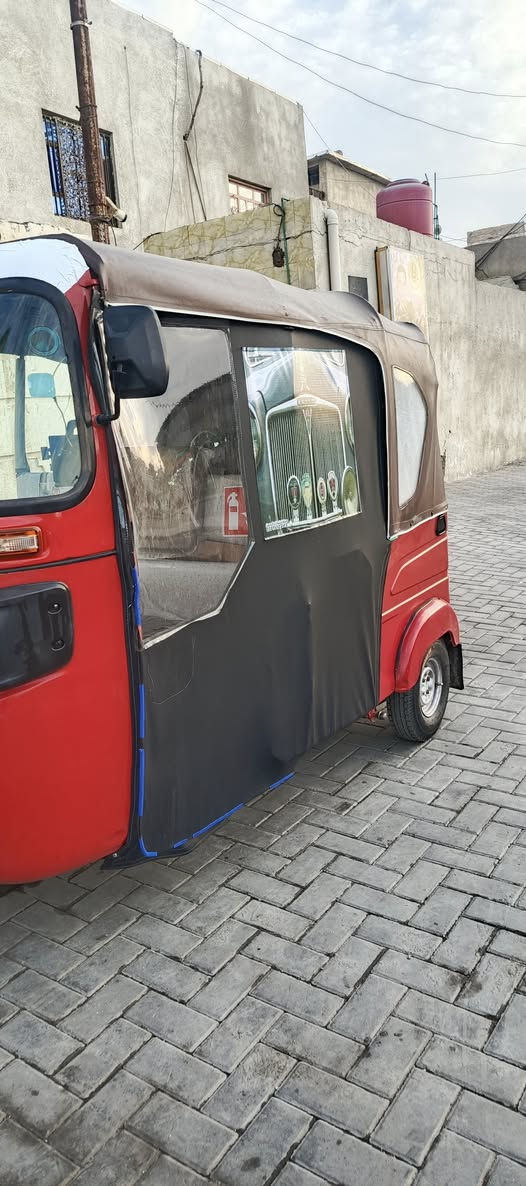 السلام عليكم
تكتك موديل 22 رقم وسنويه مكينه مجفته تجفيت شركه
تكتك حلوه ونضيفه البدي بي طخه جوه البك لايت مئشر عليها وملكوطه خياسات 
مكاني القبله *********** السعر
7700 وبيها مجال قليل
