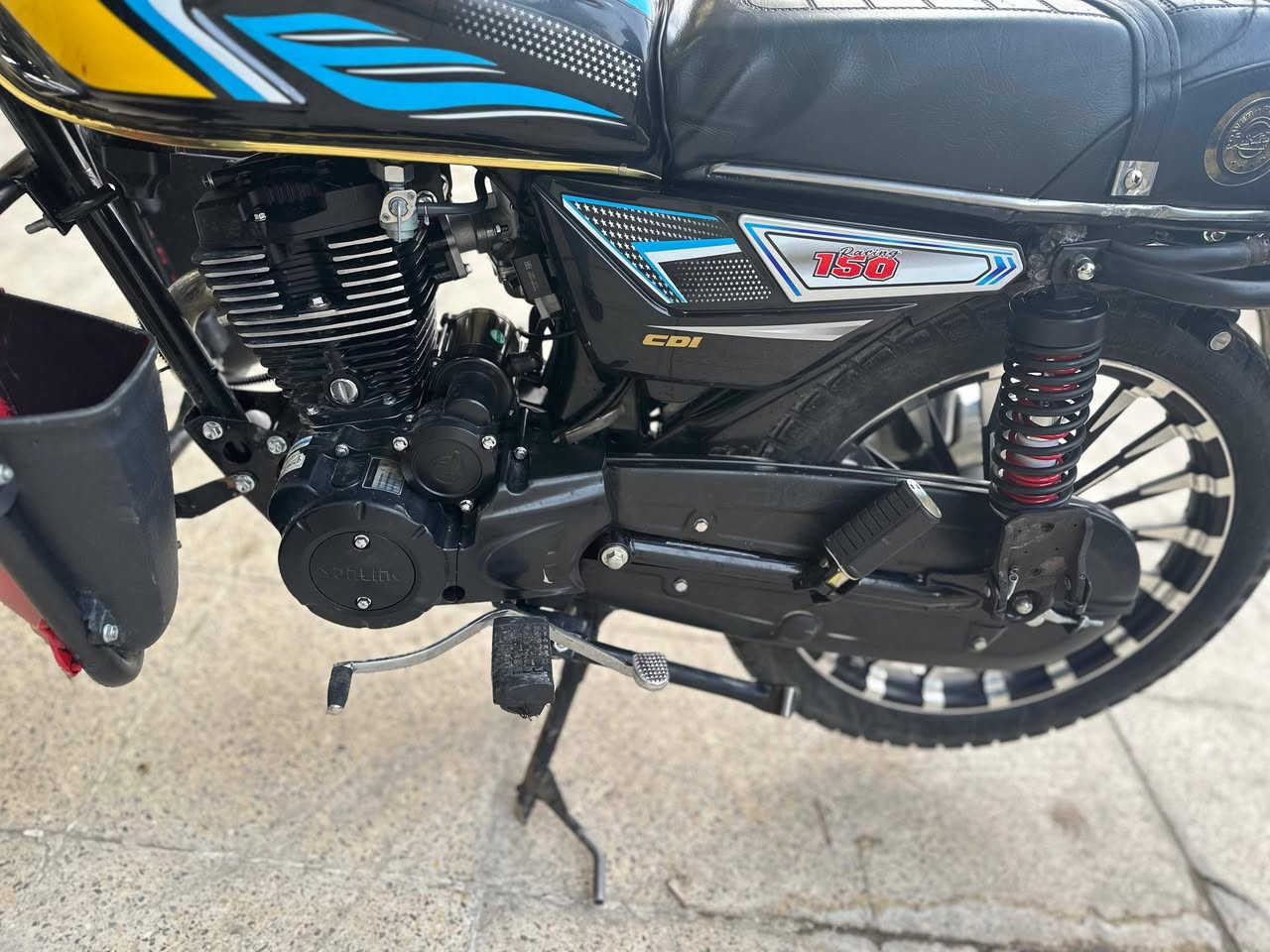 سلام عليكم
ايراني موديل ٢٠٢٥شهر ثامن ما صارلها هواي
كهربائيات وكلشي شغال دراجه ممفتوحه ولا برغي
سعر850بيها مجال دراجه حلوه مكاني بغداد 
رقمي وتساب وخط مفتوح***********
