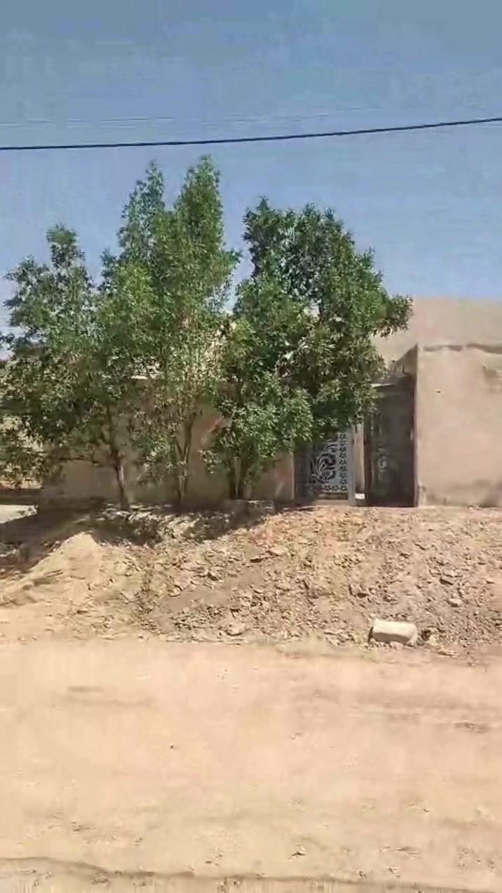 السلام عليكم بيت للبيع في حي العسكري الغربي منطقة الرغيله مساحه 200م يتكون من غرفتين ومطبخ وصاله واستقبال وصحيات السعر 65وبي مجال الاستفسار ع ابو حسن العارضي ***********
