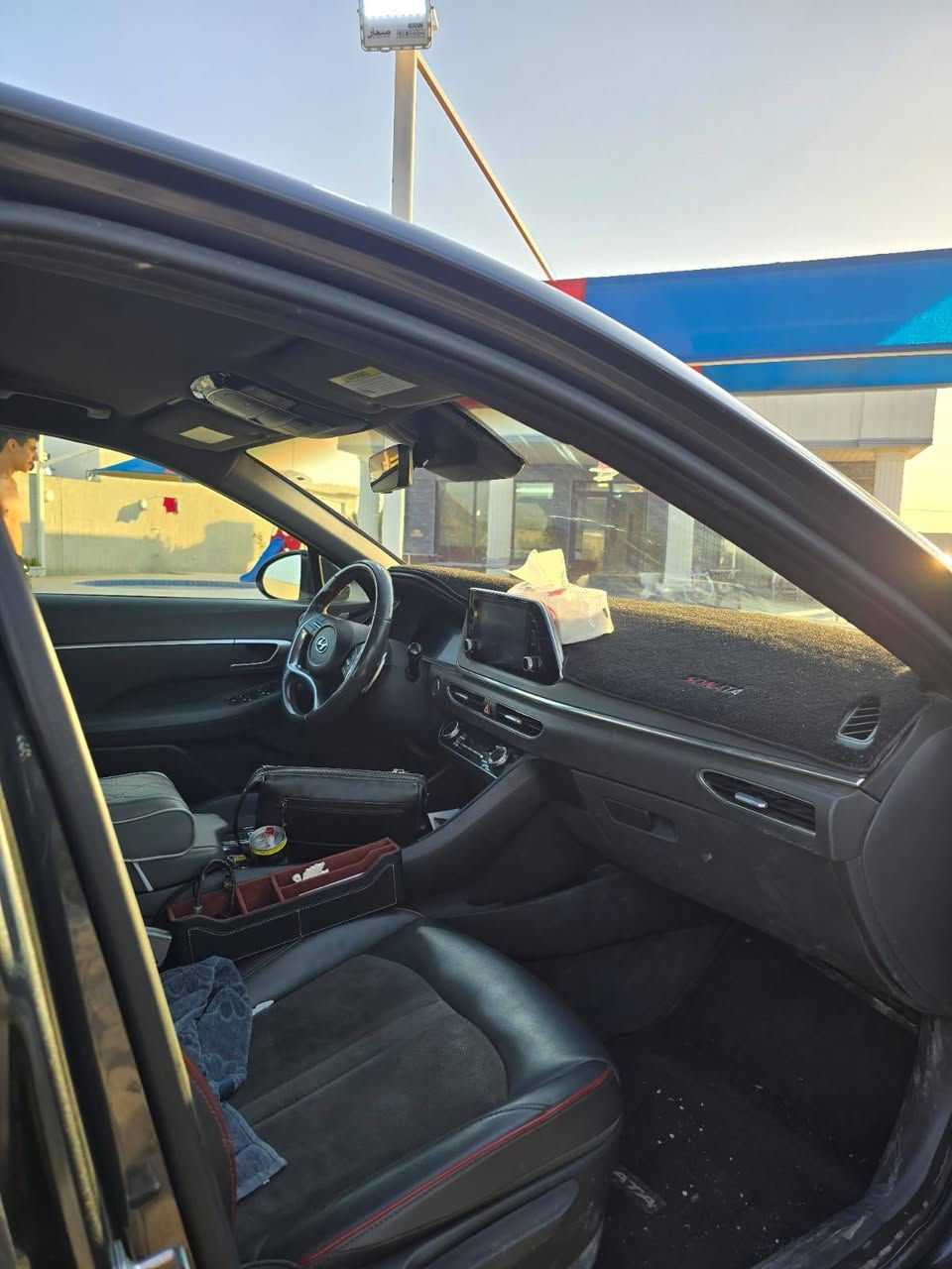 السلام عليكم
سوناتا ٢٠٢١ وارد امريكي مكينه ١٦٠٠ تيربو بدون سلايد 
بيها ٣ قطع صبع و تصليحها محلو البنيد يحتاج تبديل  والجاملغ  ضاربيها كلير تعبان معروضه للبيع بسعر مناسب مكانها حله
ماشيه ٨٦ الف كيلو 
للاتصال ***********
