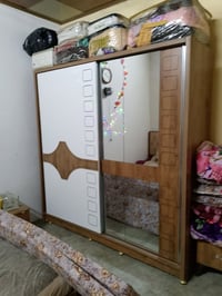 غرفة نوم • نظيفة • فيها مجال