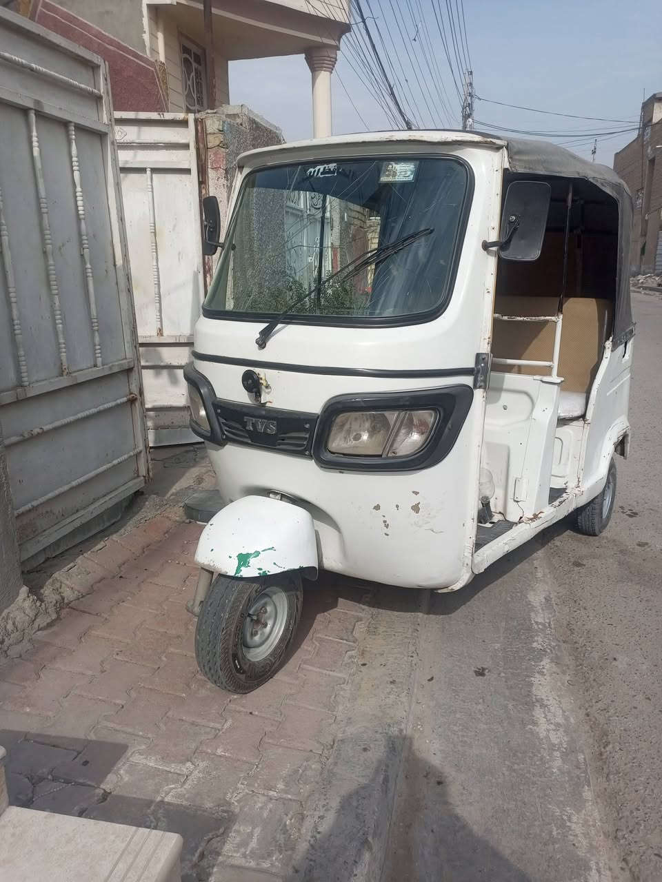 السلام عليكم تيك توك للبيع موديل 16 تيك توك جديده اي نقص ما بيها تخم تاير شركه ماكينهه سعر مليونين و600 وبها مجال بسيط بغداد قضاء الحسينيه قرب مطعم الامير للشراي يتصل ما متواجد على الفيس ***********
