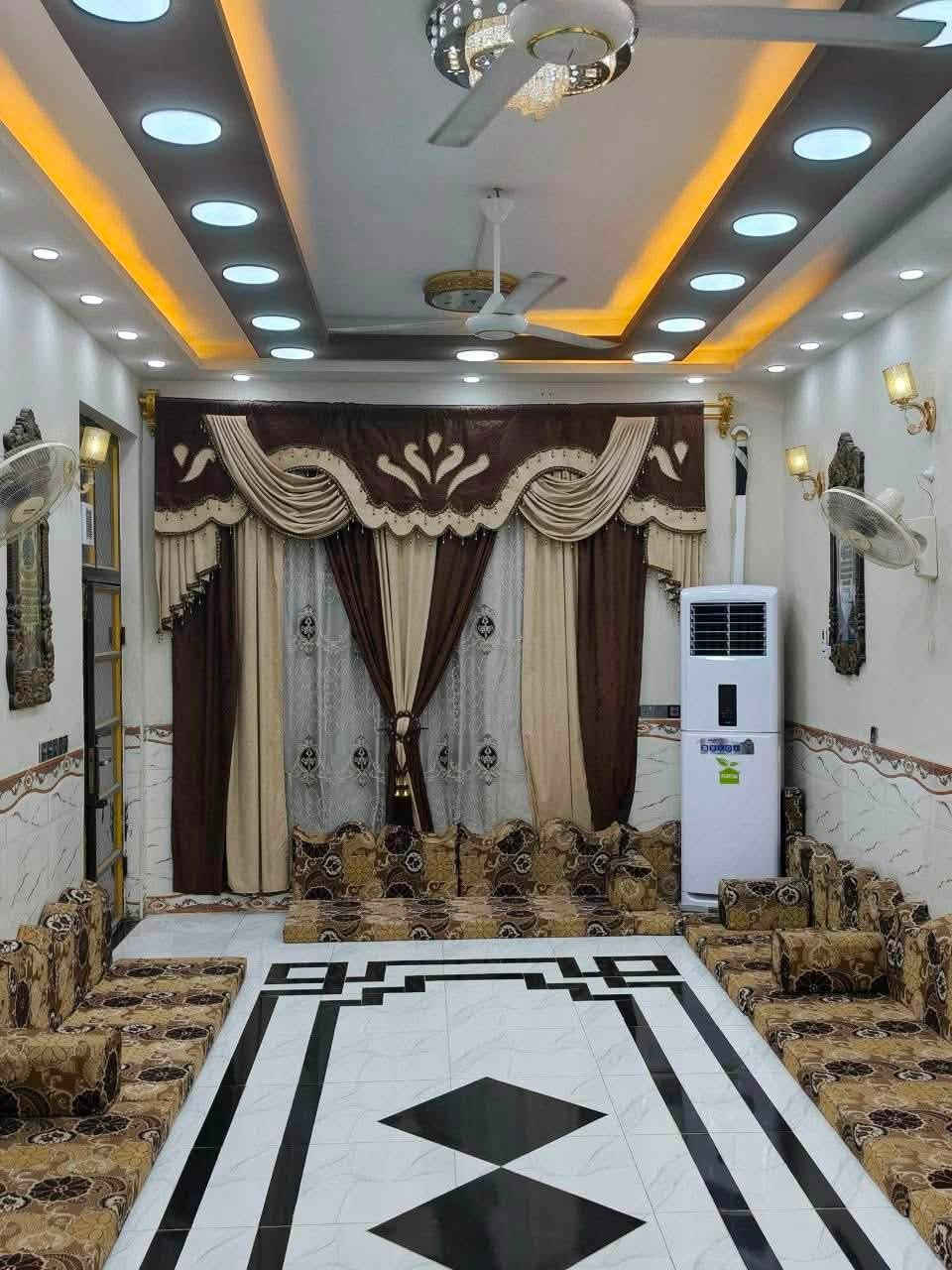 بيت للبيع 
📍العنوان :حي الصدر الثالث 
المساحه :210م 
بناء حديث طابقين 
الطابق الأول : غرفتين نوم 5*3ونص 
استقبال9*4
صاله 8*4
مطبخ 5وربع *4
كراج 7*5
صحيات داخليه والخارجيه 
مناور 2
الطابق الثاني :
غرف نوم 4
صاله 
صحيات 
🏫علما البيت واجهته ع ساحه 
مطلوب باليد 155 وللإسكان 60 التسديد الشهري 332الف 
للاستفسار اكثر الاتصال ع رقم ***********
او 📍زياره مكتبنا 
الكائن : حي الجزائر مقابل تقاطع ام الخيل 
📥مكتب أحمد صبري للعقارات والمقاولات العامة
